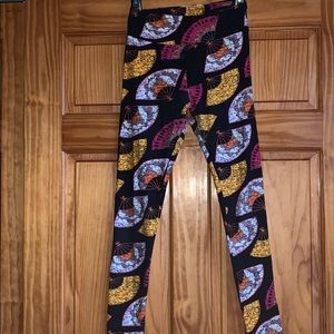 Lularoe Women’s OS Black Leggings Fan Pattern